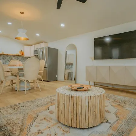 East Downtown Desert Chic Casita-Private Hot Tub-Close To Downtown-Pet Friendly!-2